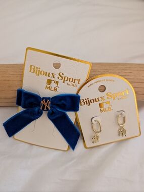 Bijoux Sport By LUV AJ New York Yankees Gold Toned Earrings & Hair Bow Clip